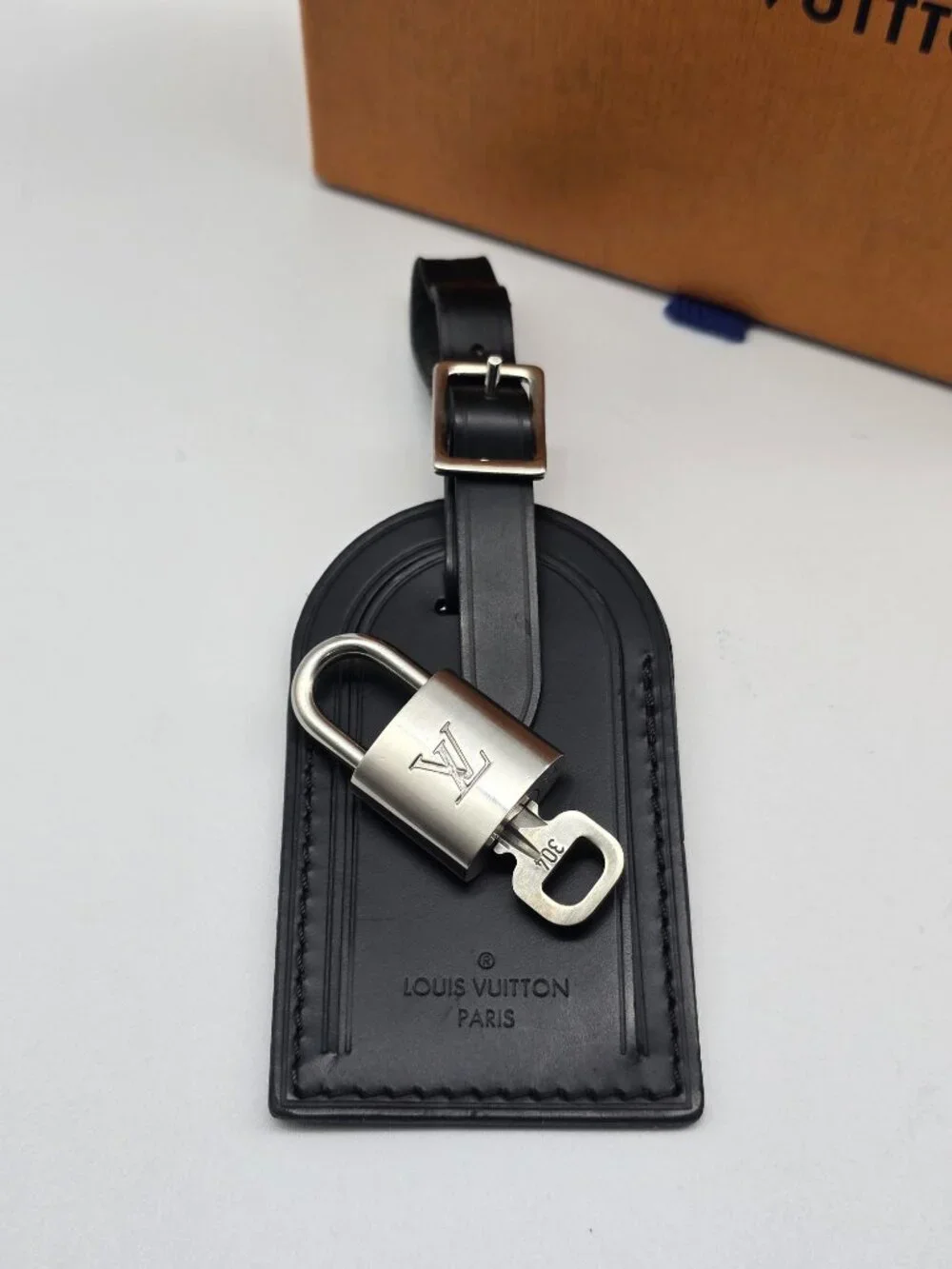 Authentic Louis Vuitton Black Luggage Tag Silver LV Padlock Key & Box